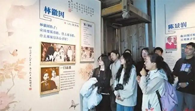 ����W�����}���������չ�